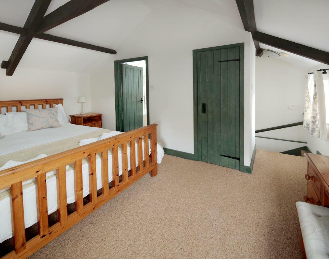 Long Barn Holiday Cottages Нютън Абът Екстериор снимка
