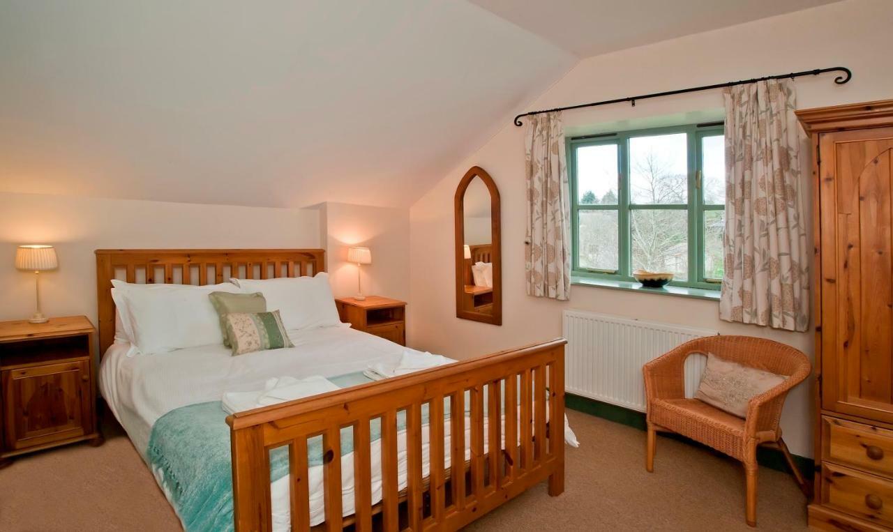 Long Barn Holiday Cottages Нютън Абът Екстериор снимка