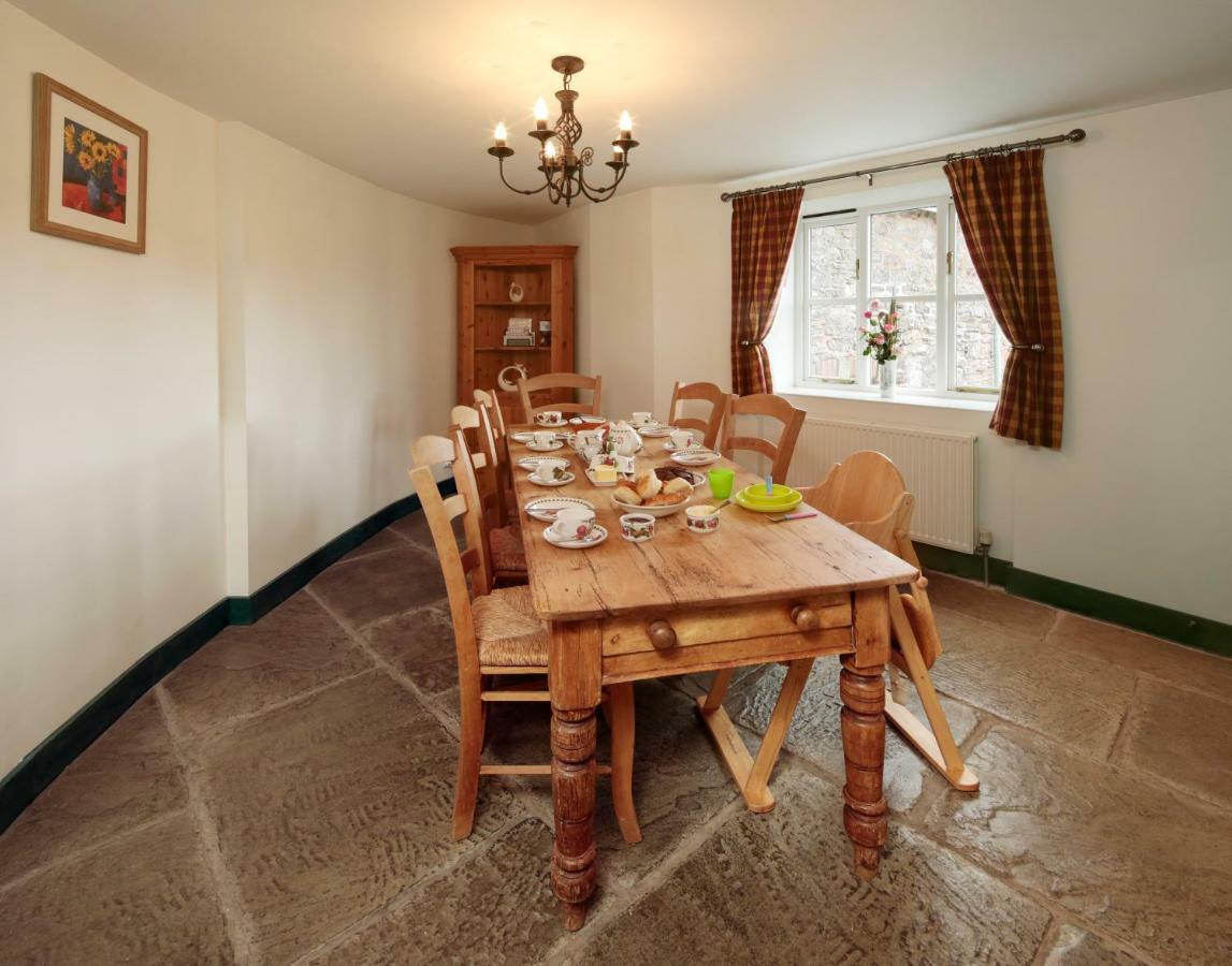 Long Barn Holiday Cottages Нютън Абът Екстериор снимка