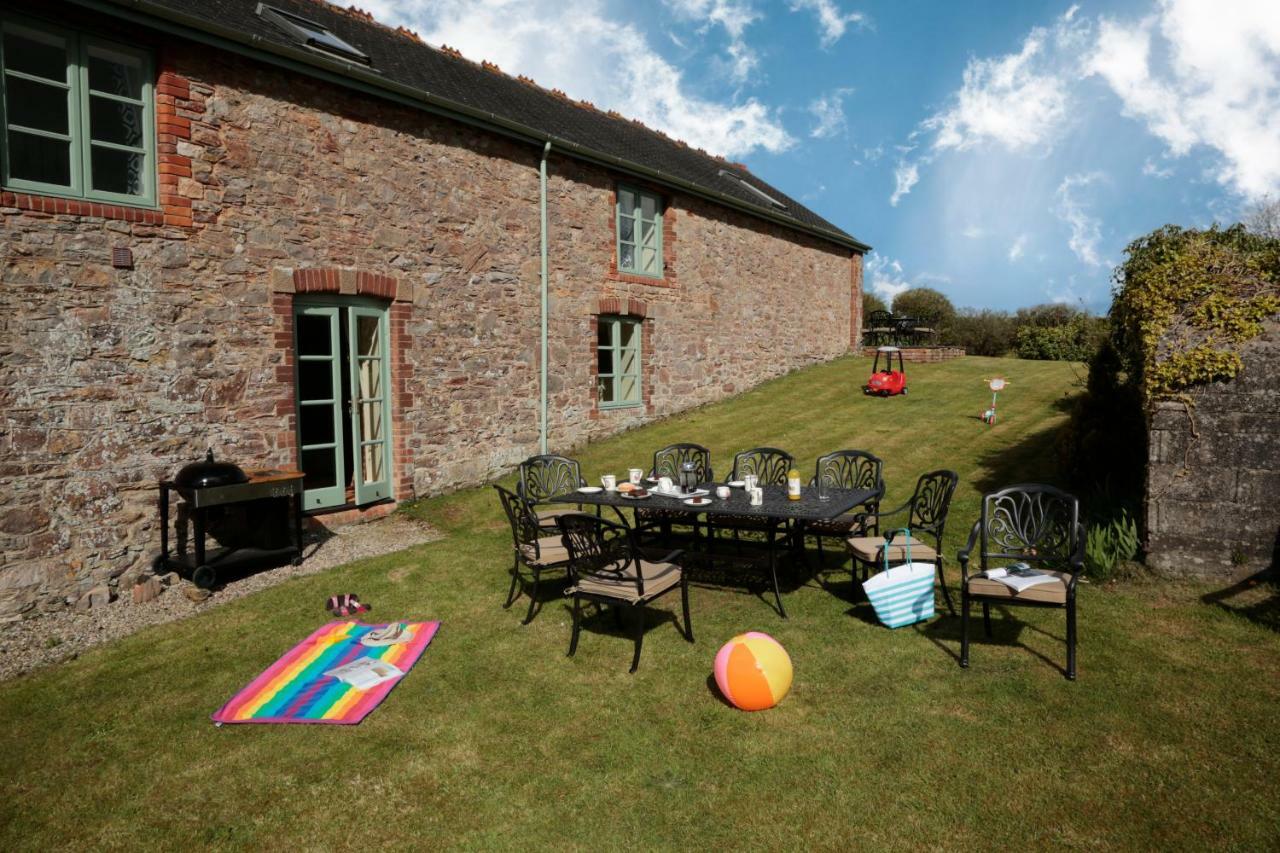 Long Barn Holiday Cottages Нютън Абът Екстериор снимка